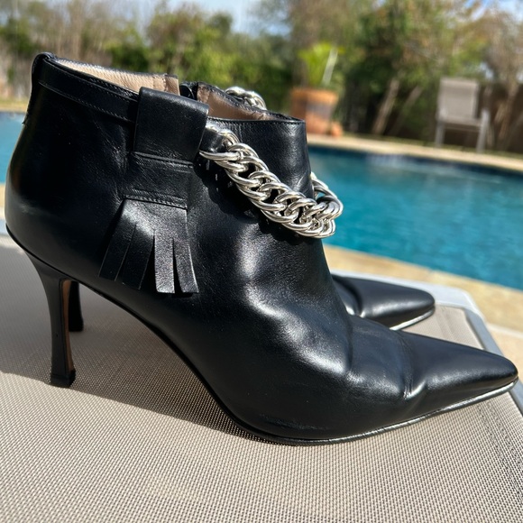 Manolo Blahnik black leather booties w/chain. Size 37.5 - Picture 6 of 15
